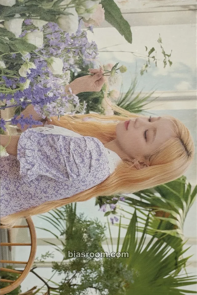 Yuqi i-dle 2023 Season’s Greetings [Blooming Day] K-pop photocard
