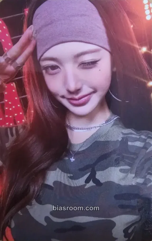 Wonyoung IVE Looks Can Kill K-pop photocard