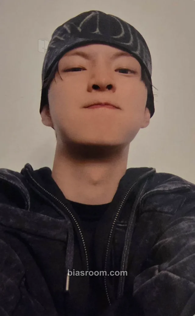 Q THE BOYZ a;effect K-pop photocard
