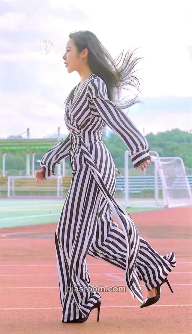 Wheein MAMAMOO 2021 Online Concert [WAW] K-pop photocard