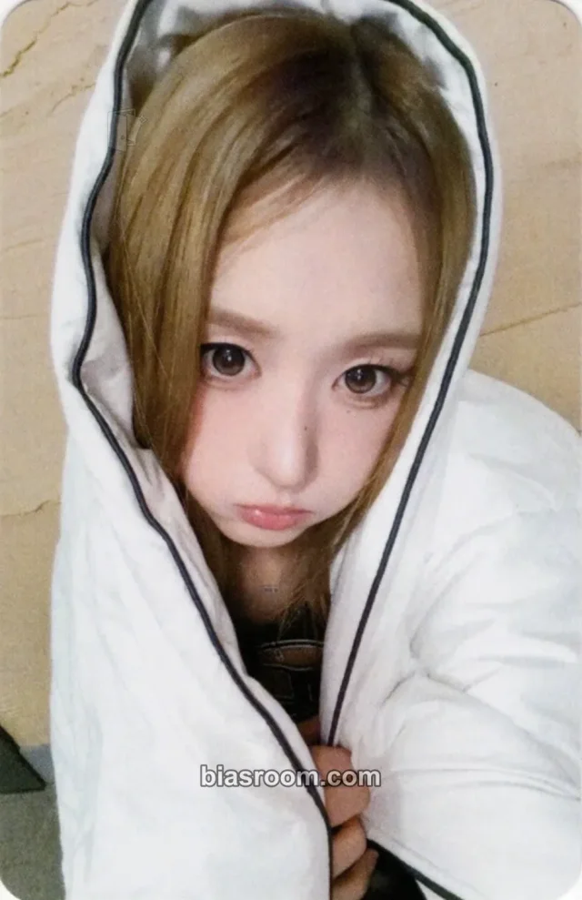 Liuyin HEART OF WOMAN Heart Byte : LEGACY K-pop photocard
