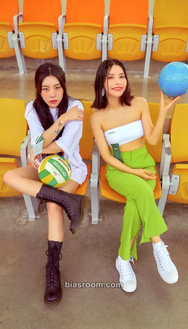 MAMAMOO 2021 Online Concert [WAW] K-pop photocard