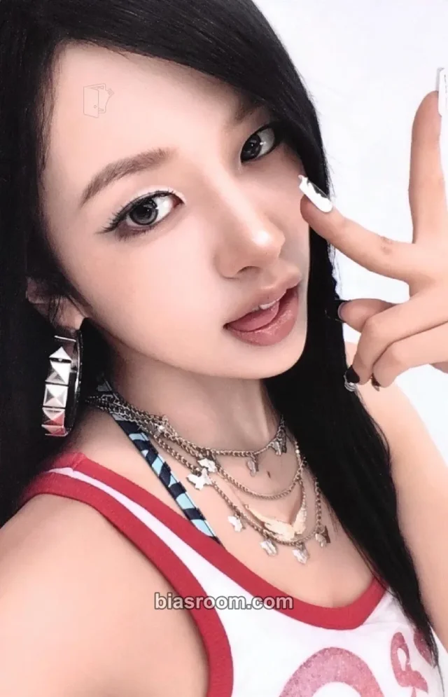 Yujin IVE Looks Can Kill K-pop photocard