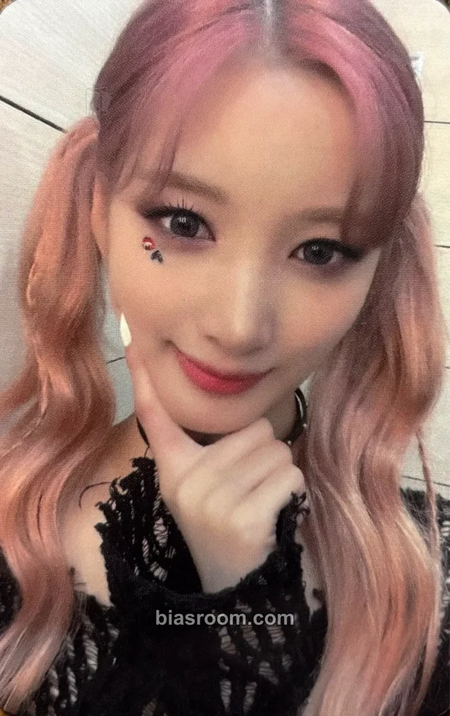 Yuki PURPLE KISS Geekyland K-pop photocard