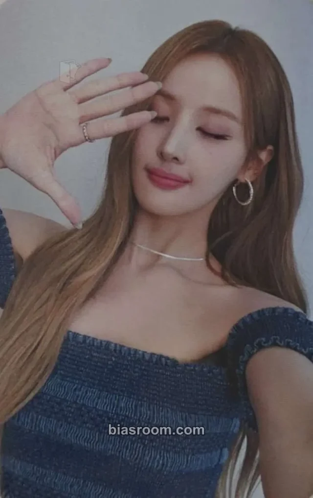 Belle KISS OF LIFE Who Is She K-pop photocard