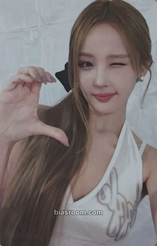 Belle KISS OF LIFE Who Is She K-pop photocard