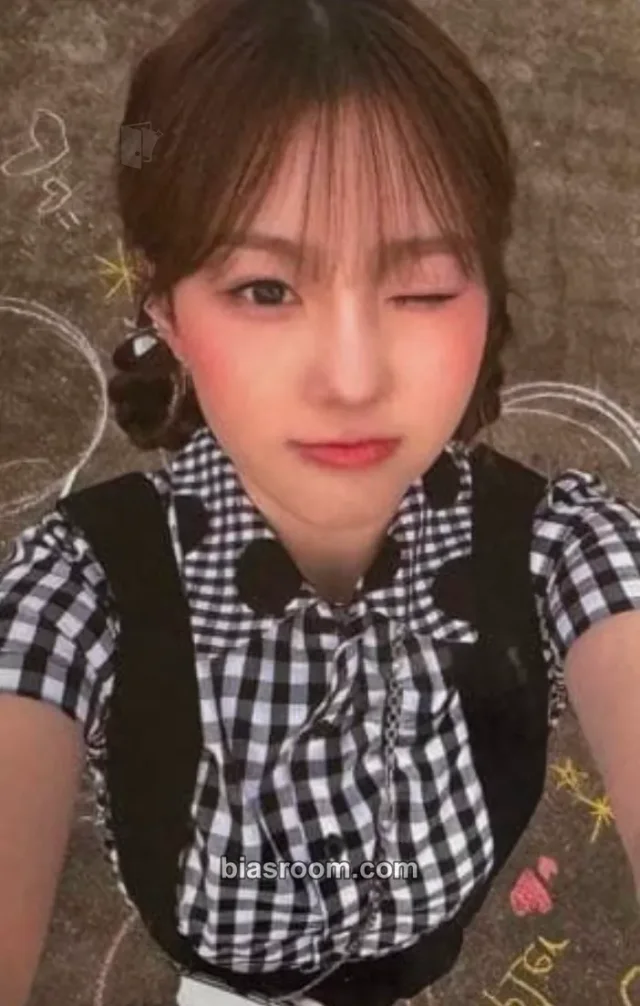 Chaehyun Kep1er 2026 Season's Greetings: Between Friends & Forever K-pop photocard
