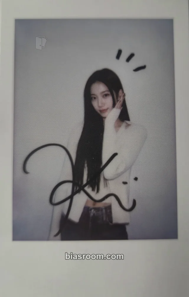 Photocard K-pop de Kazuha LE SSERAFIM CRAZY