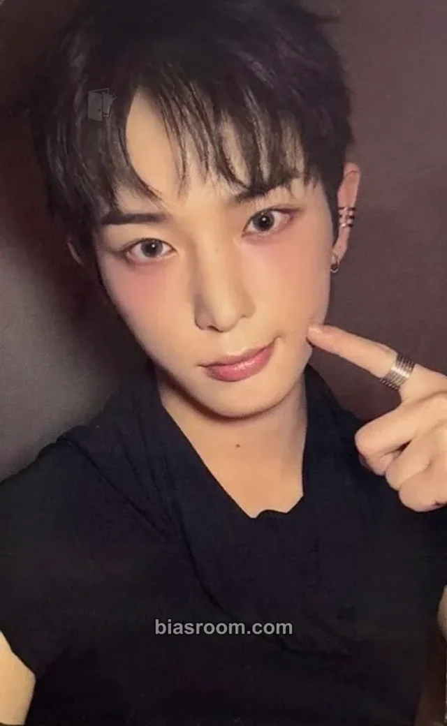 Harua  &TEAM Mark on Me K-pop photocard