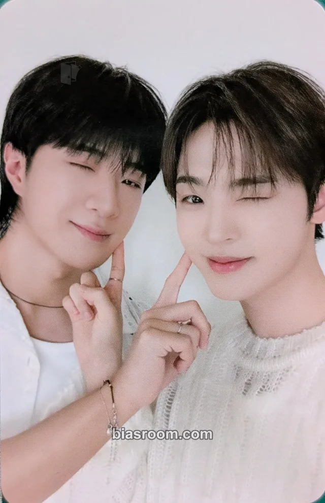 Photocard K-pop di ONF The Archive: Eight Summers (ONF 8th Anniversary)