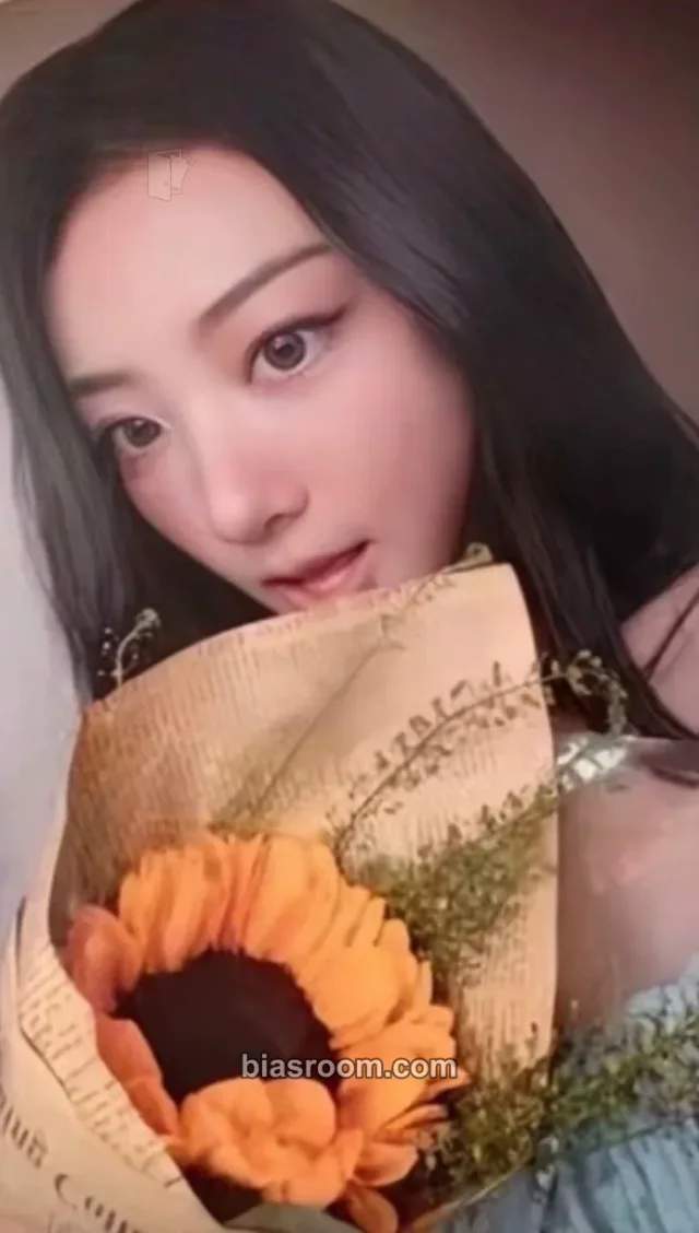 Photocard K-pop Gawon MEOVV BITE NOW
