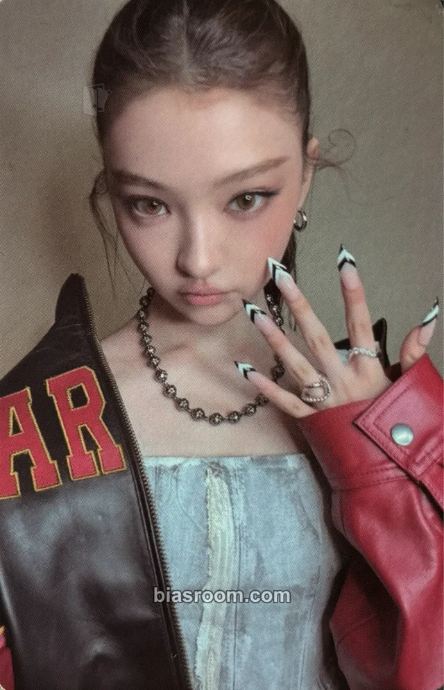 Photocard K-pop di Ella MEOVV GO HARD