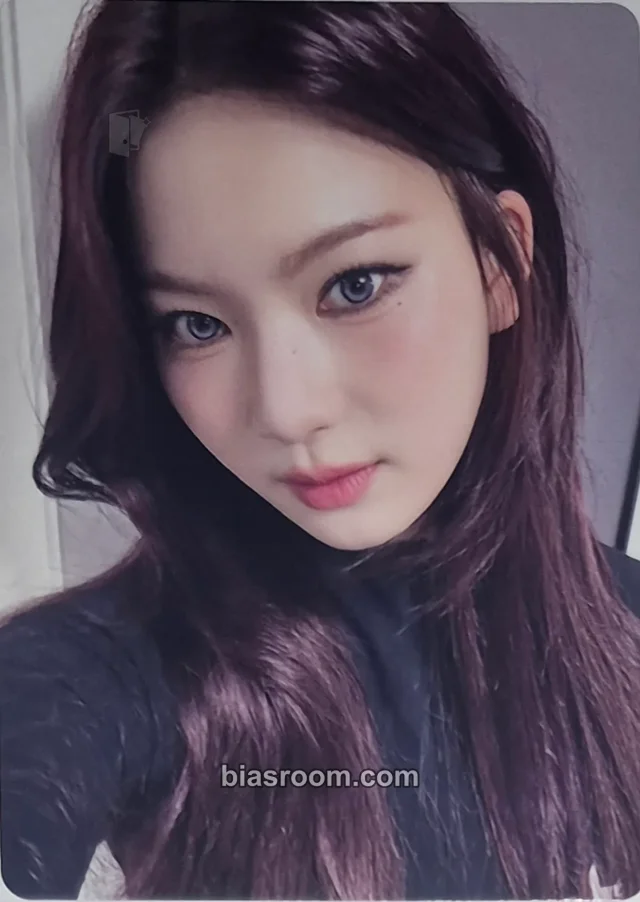 Isa STAYC Lover, Killer / BEBE (Japanese Ver.) K-pop photocard