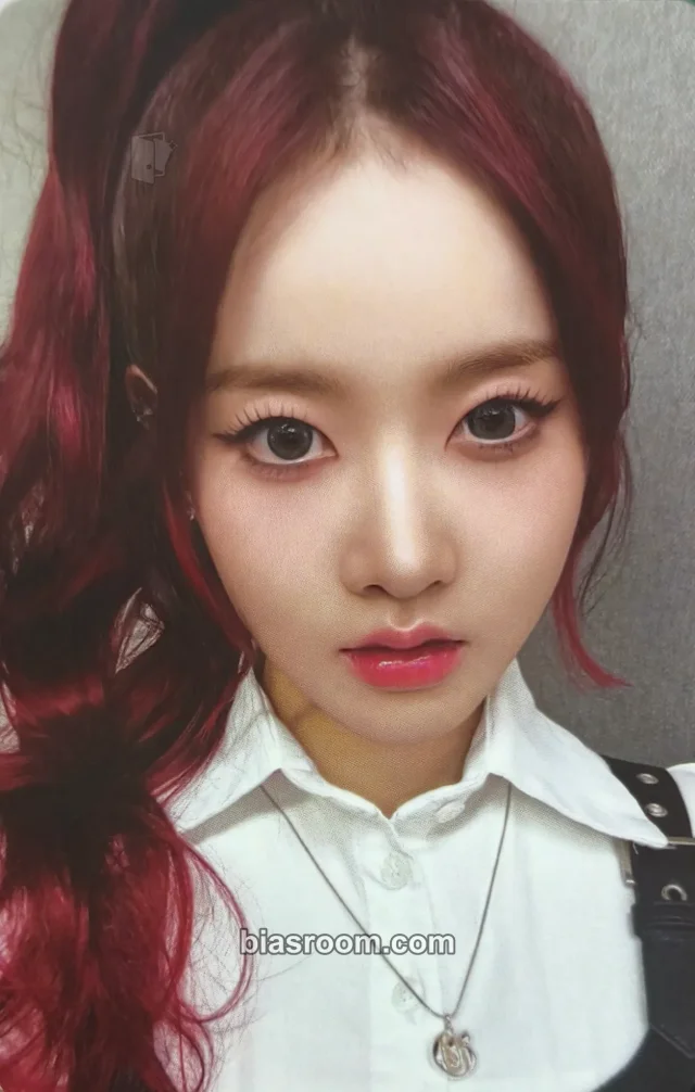 Sieun STAYC S K-pop photocard