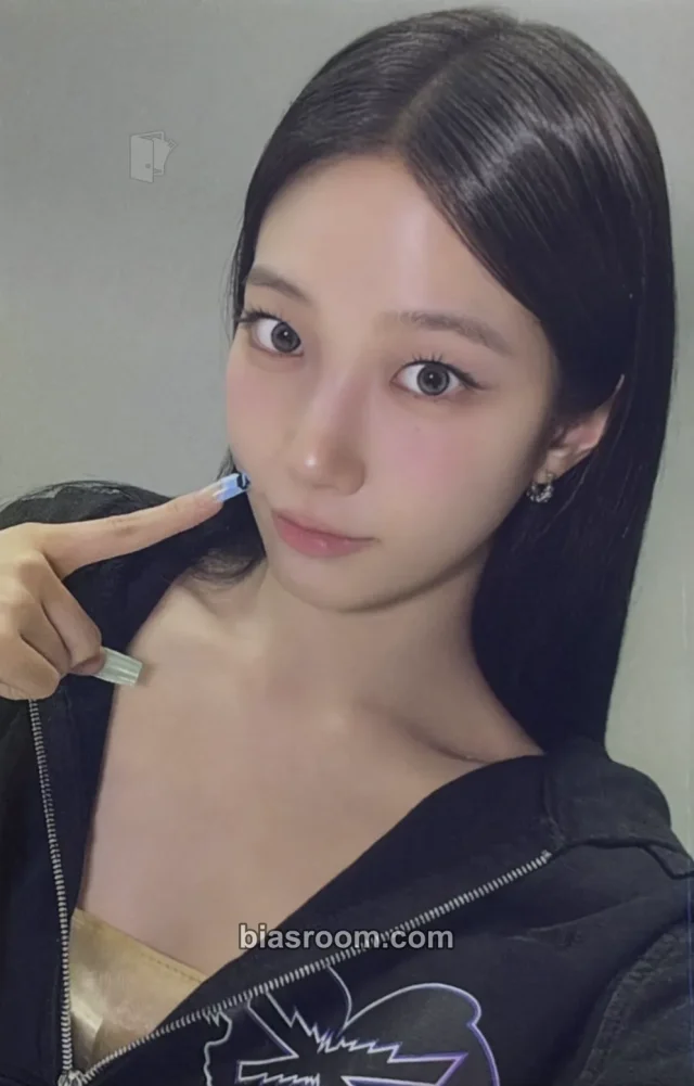 Photocard K-pop de Kazuha LE SSERAFIM Made My Night