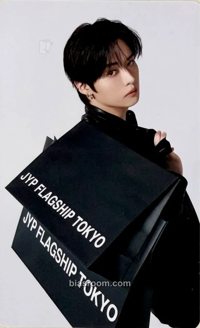 Lee Know Stray Kids JYP Flagship Tokyo K-pop photocard