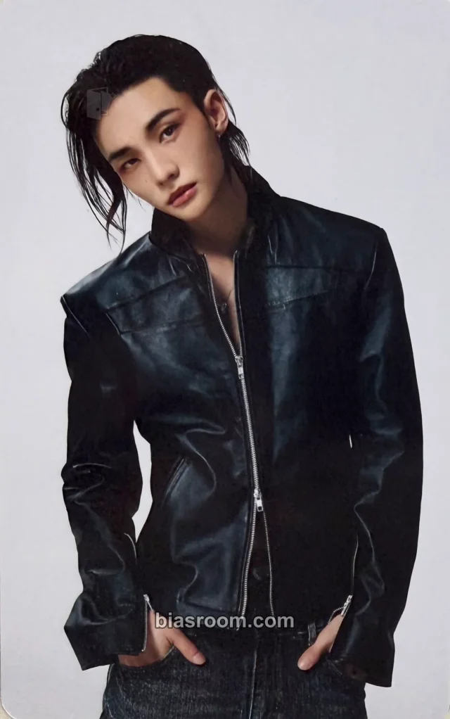 Photocard K-pop di Hyunjin Stray Kids JYP Flagship Tokyo