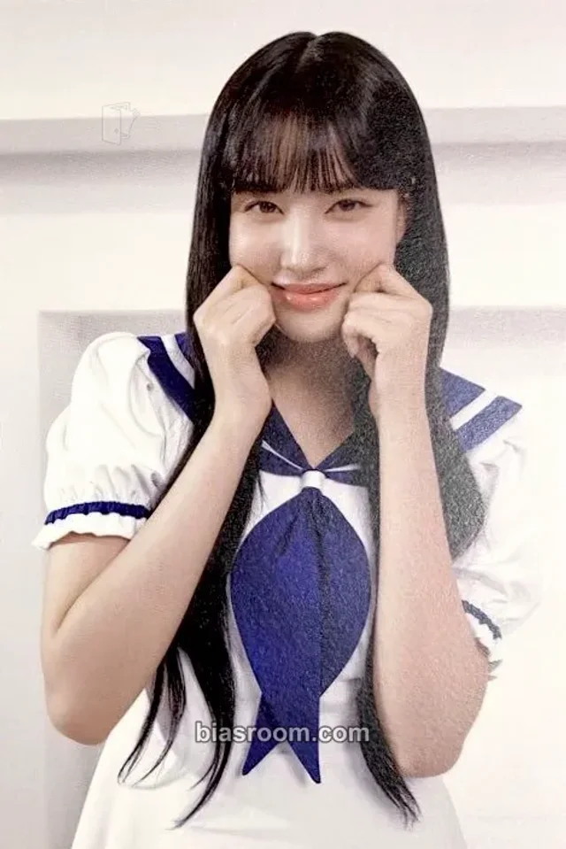 Photocard K-pop Yoon STAYC MEDIHEAL x STAYC 2023 (YOON & ISA)