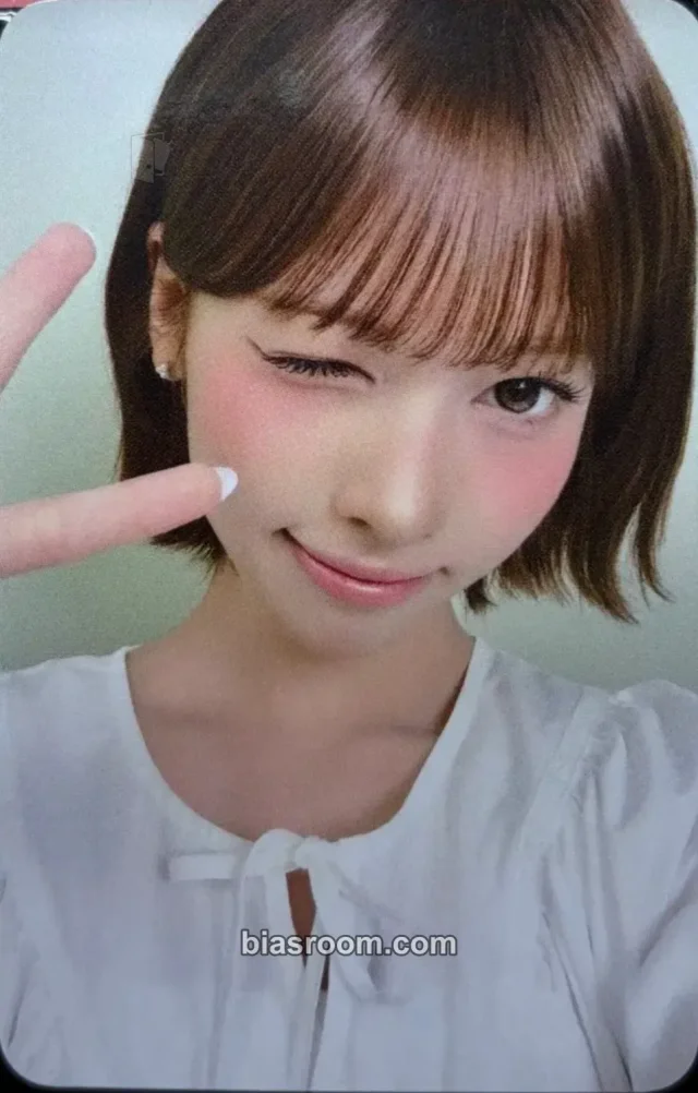 Photocard K-pop May RESCENE HOLLYS x RESCENE