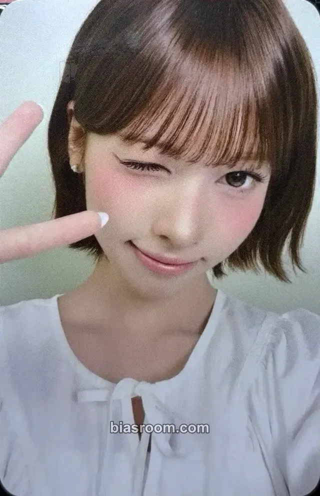 May RESCENE HOLLYS x RESCENE K-pop photocard