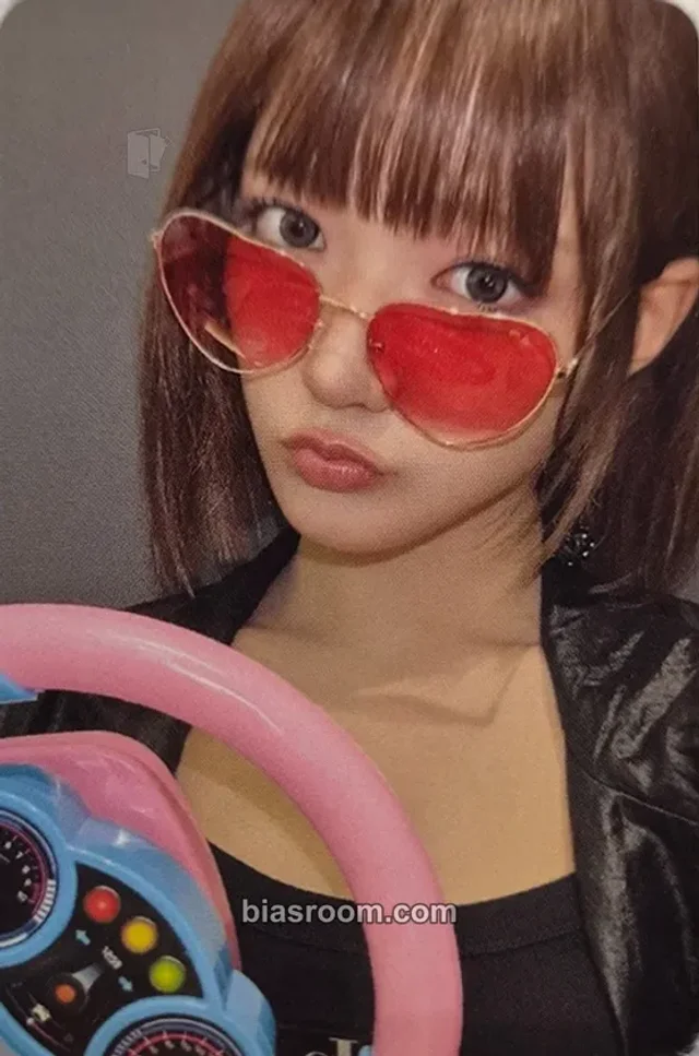 Photocard K-pop de Jiyu KiiiKiii WhyKiiiKiii