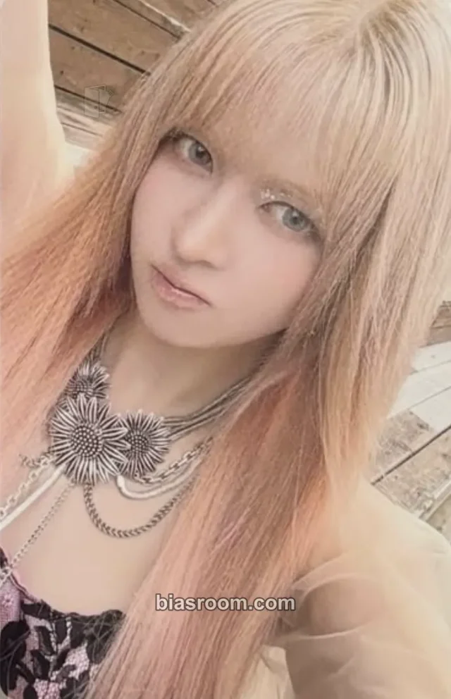 Lily NMIXX Strange Muse K-pop photocard