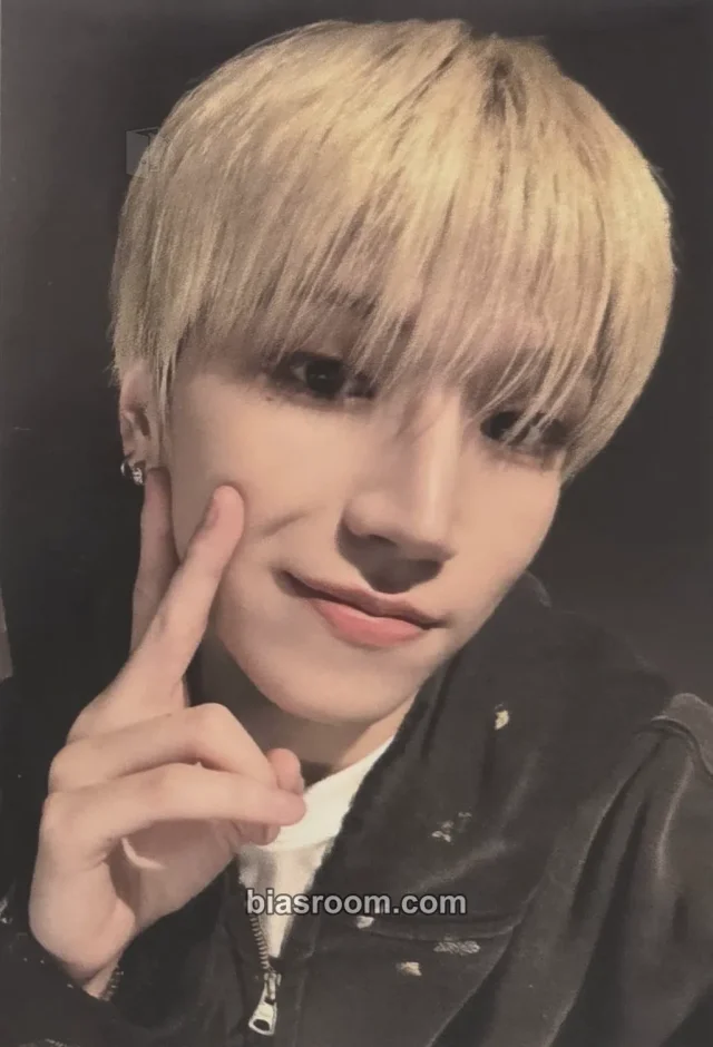 Riwoo BOYNEXTDOOR BBNEXDO in Sweet Dreams K-pop photocard