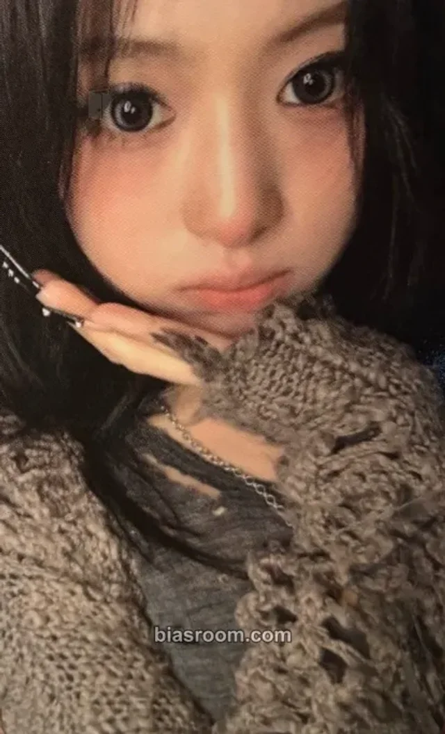 Photocard K-pop Ahyeon BABYMONSTER DESERVE