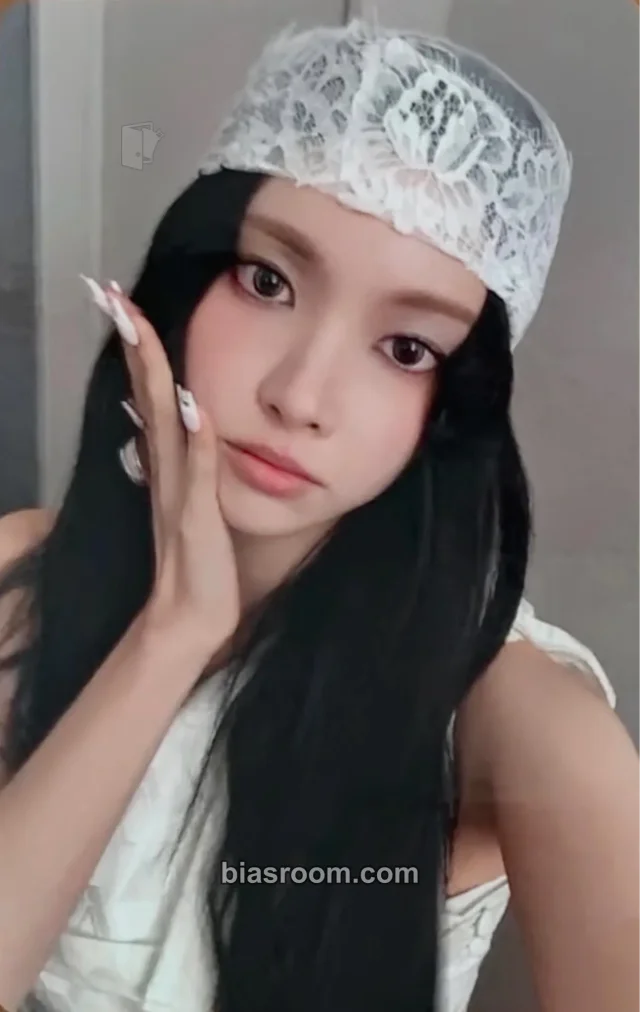 Yunah ILLIT MAMIHLAPINATAPAI K-pop Photocard
