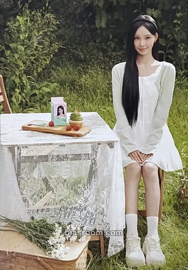 Woni RESCENE GrainOn x RESCENE K-pop photocard