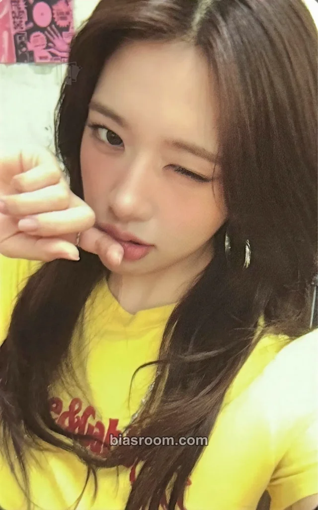 Yujin IVE Looks Can Kill K-pop photocard