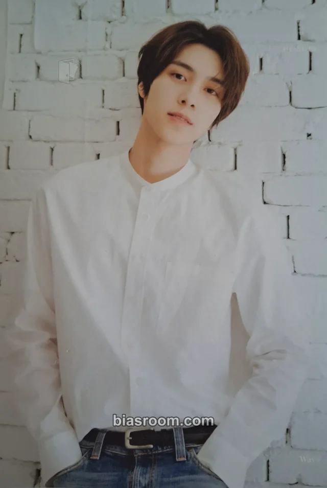 Hendery WayV Holiday [photobook] K-pop photocard