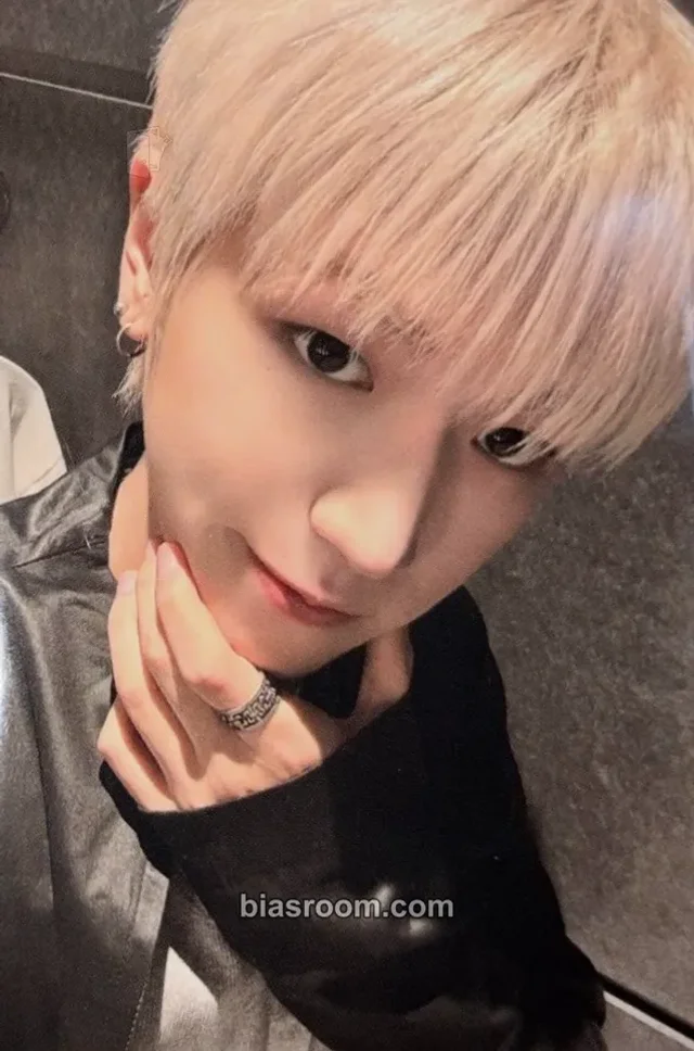 Riwoo BOYNEXTDOOR BBNEXDO in Sweet Dreams K-pop photocard