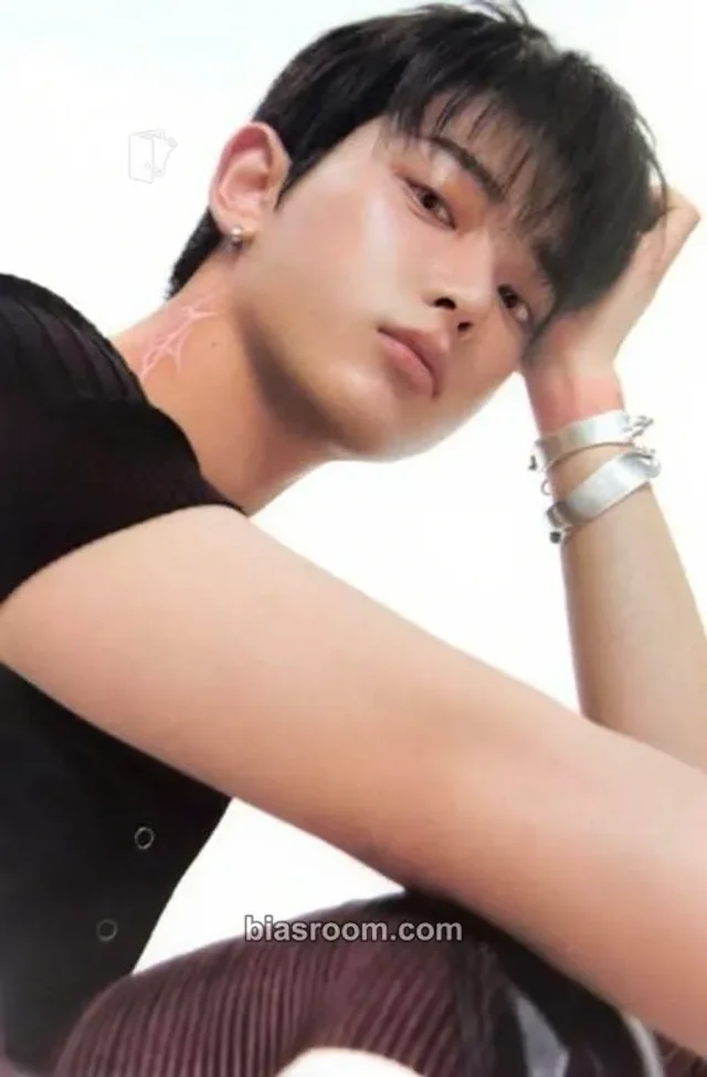 Harua  &TEAM Mark on Me K-pop photocard