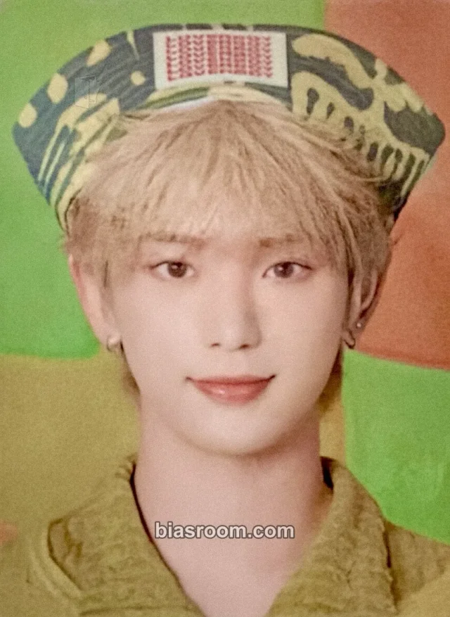 Harua  &TEAM 2025 Seasons Greetings K-pop photocard