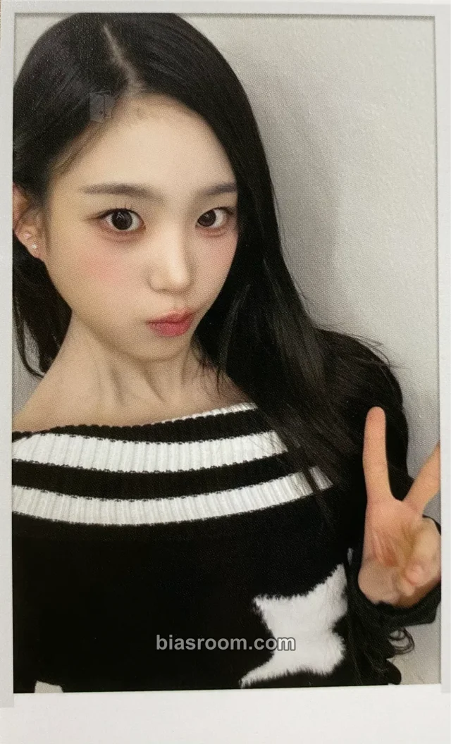 Jiyeon tripleS Beyond Beauty K-pop photocard