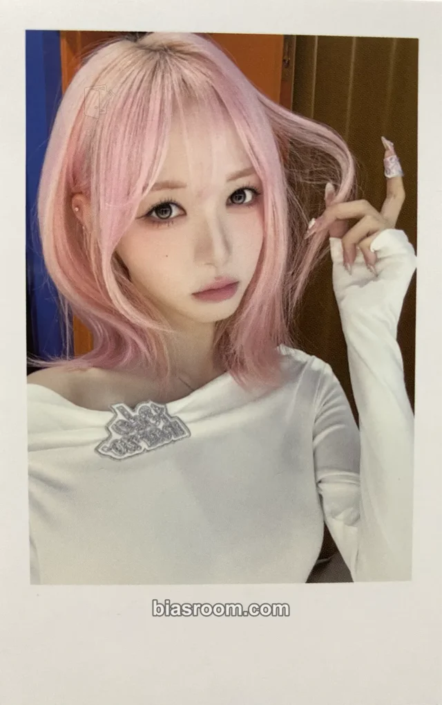 Chaewon tripleS Beyond Beauty K-pop Photocard