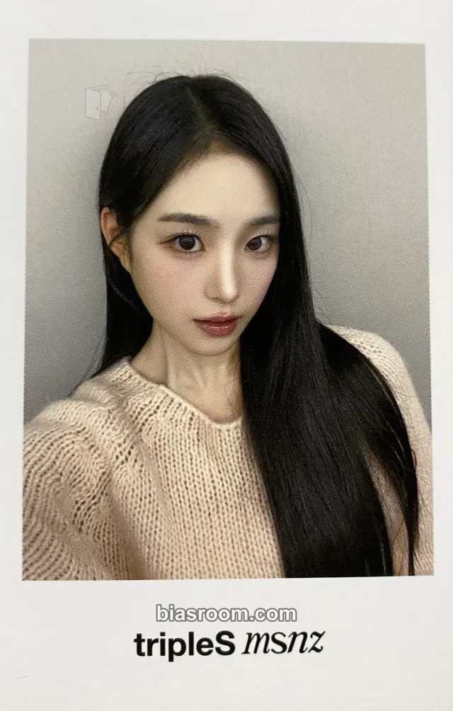 Photocard K-pop Jiyeon tripleS Beyond Beauty