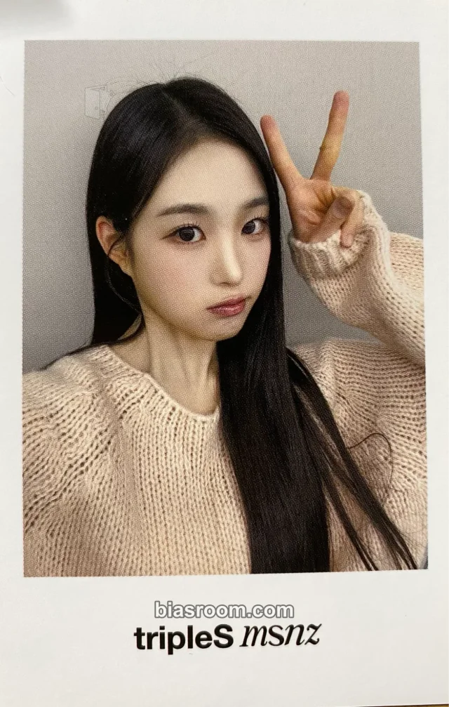 Photocard K-pop Jiyeon tripleS Beyond Beauty