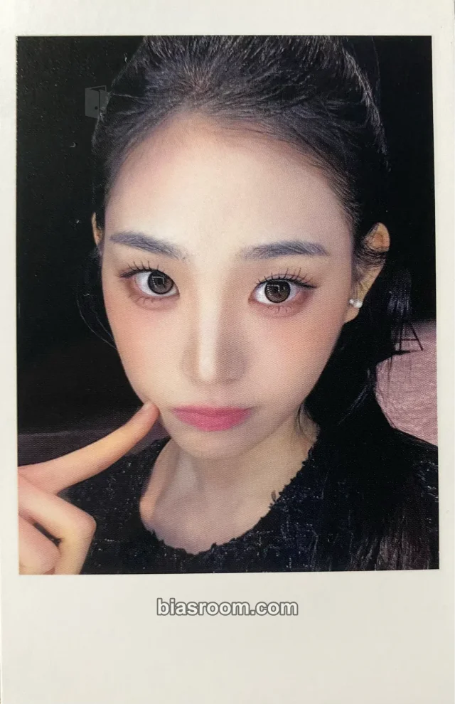 Jiyeon tripleS Beyond Beauty K-pop photocard