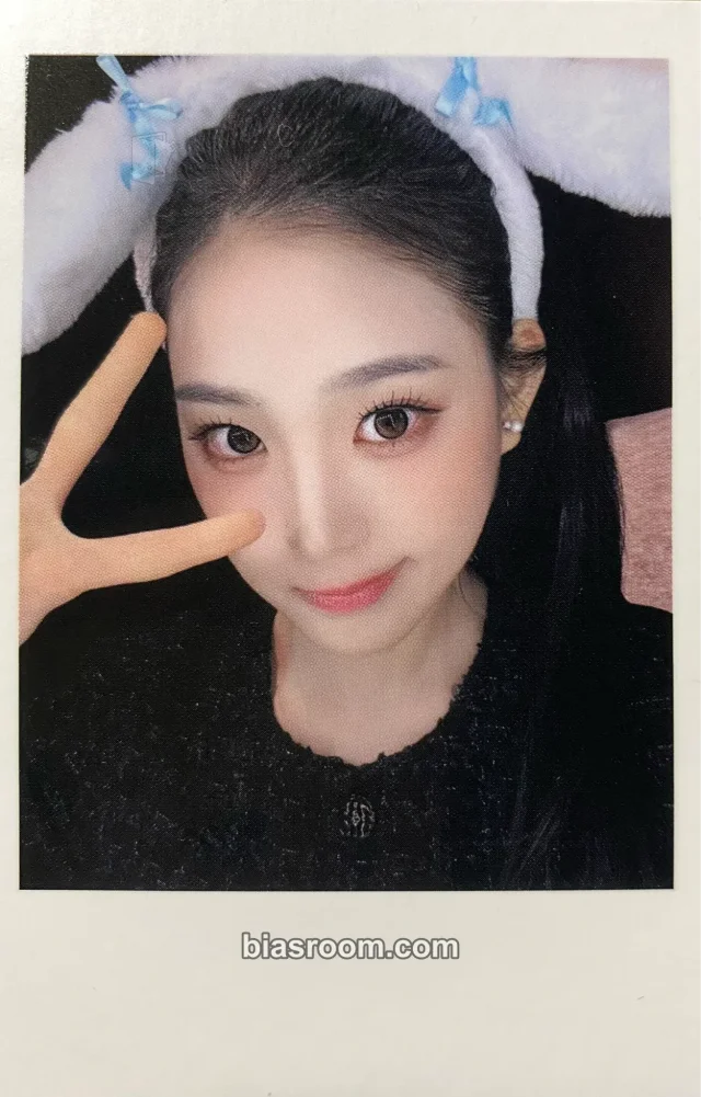 Jiyeon tripleS Beyond Beauty K-pop photocard