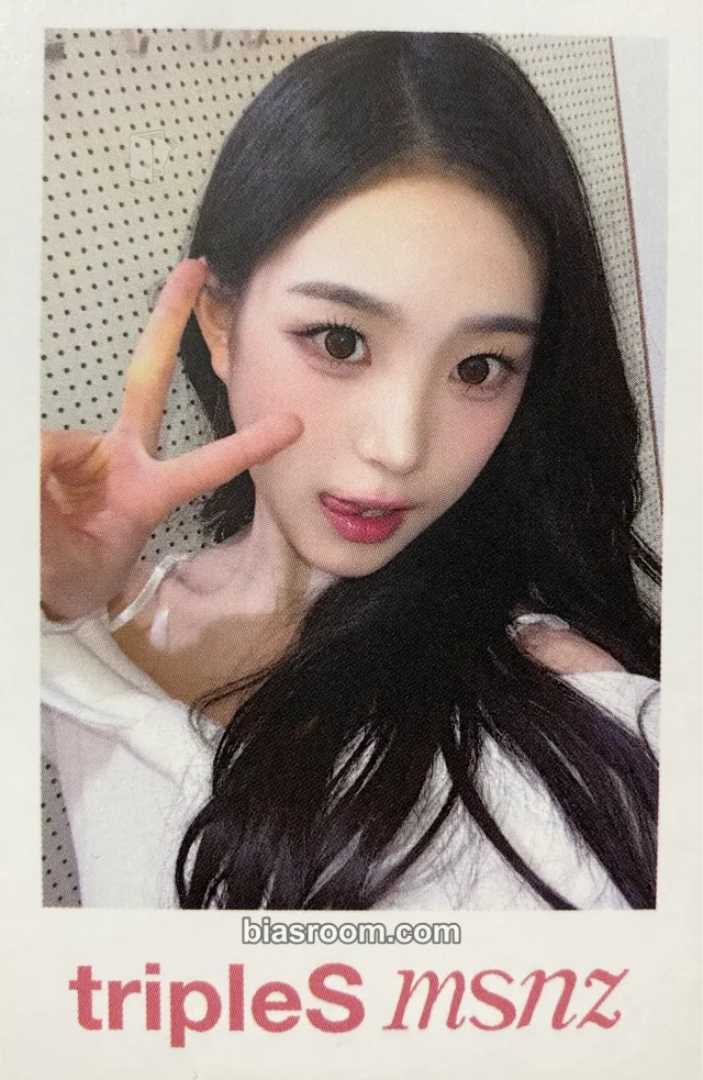 Jiyeon tripleS Beyond Beauty K-pop photocard