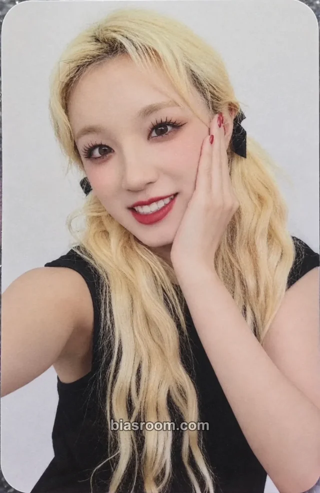 Yuqi i-dle 2022 World Tour [Just Me ( )I-DLE] K-pop photocard