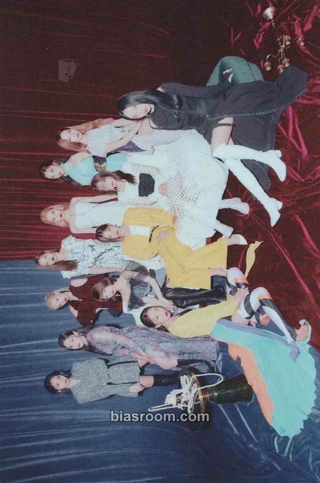 LOONA [&] K-pop photocard