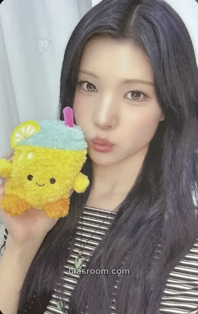 Juun Hearts2Hearts Lemon Tang K-pop photocard