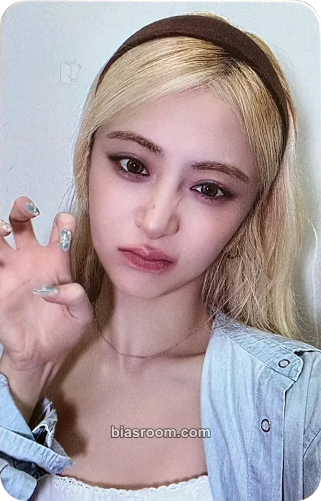 Photocard K-pop de Huh Yunjin LE SSERAFIM Made My Night