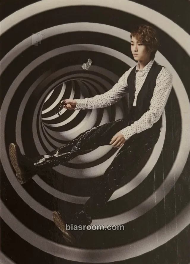 Onew SHINee SHINee in Wonderland K-pop photocard