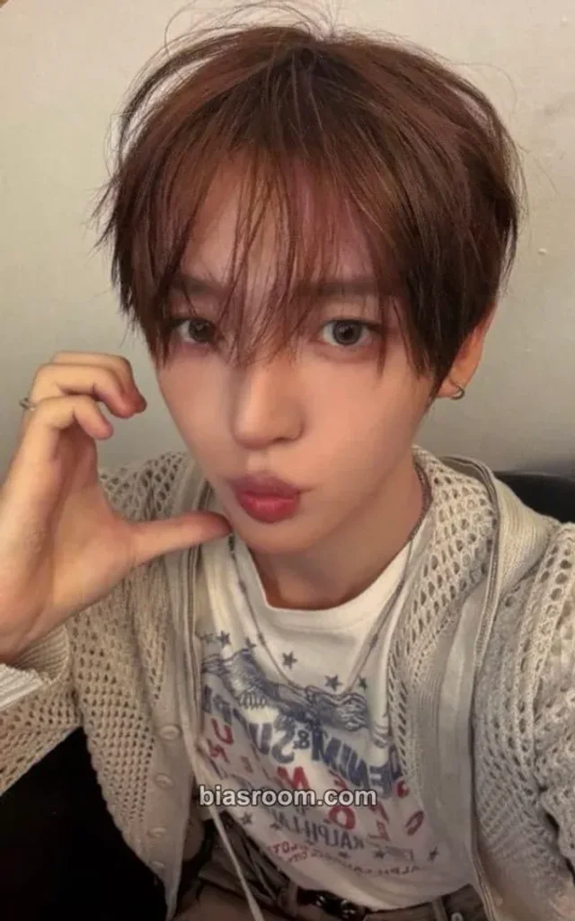 Donghyeon KickFlip KICK OFF THE WALL Pt 1 K-pop photocard