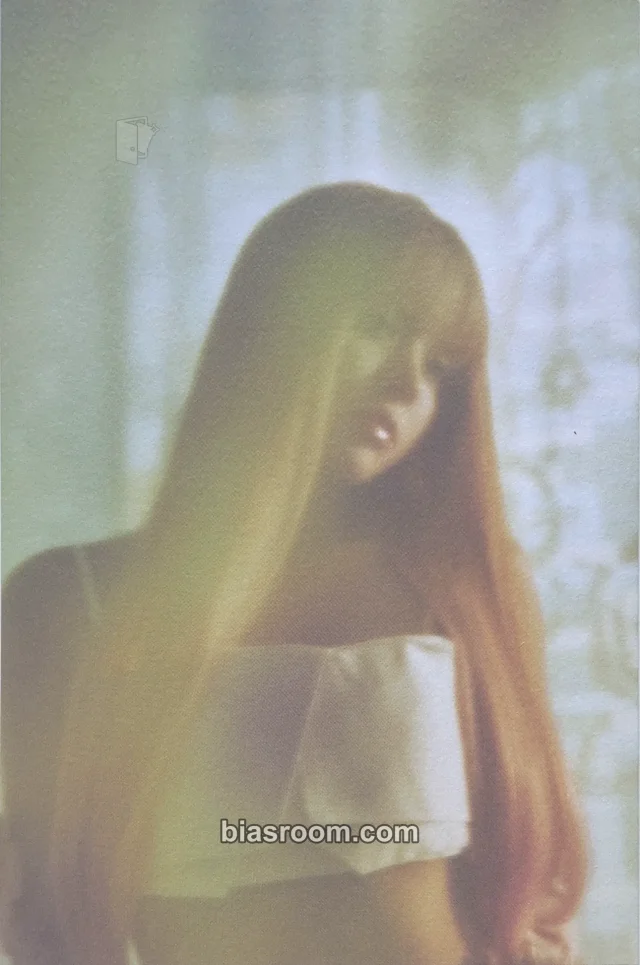 Photocard K-pop de Lily NMIXX Strange Muse