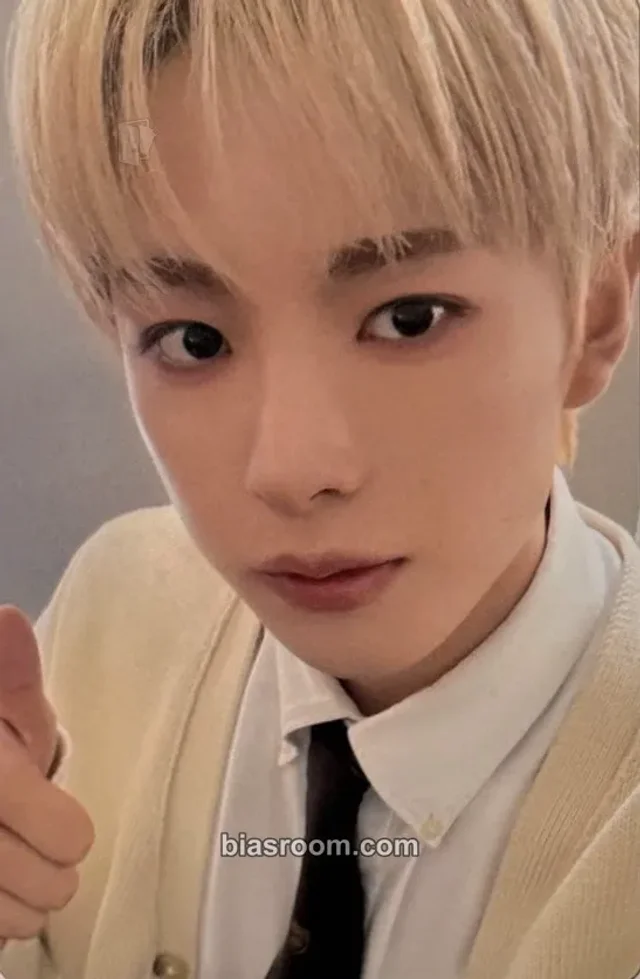 Yushi NCT WISH Wishberry bakery POP-UP MD K-pop photocard